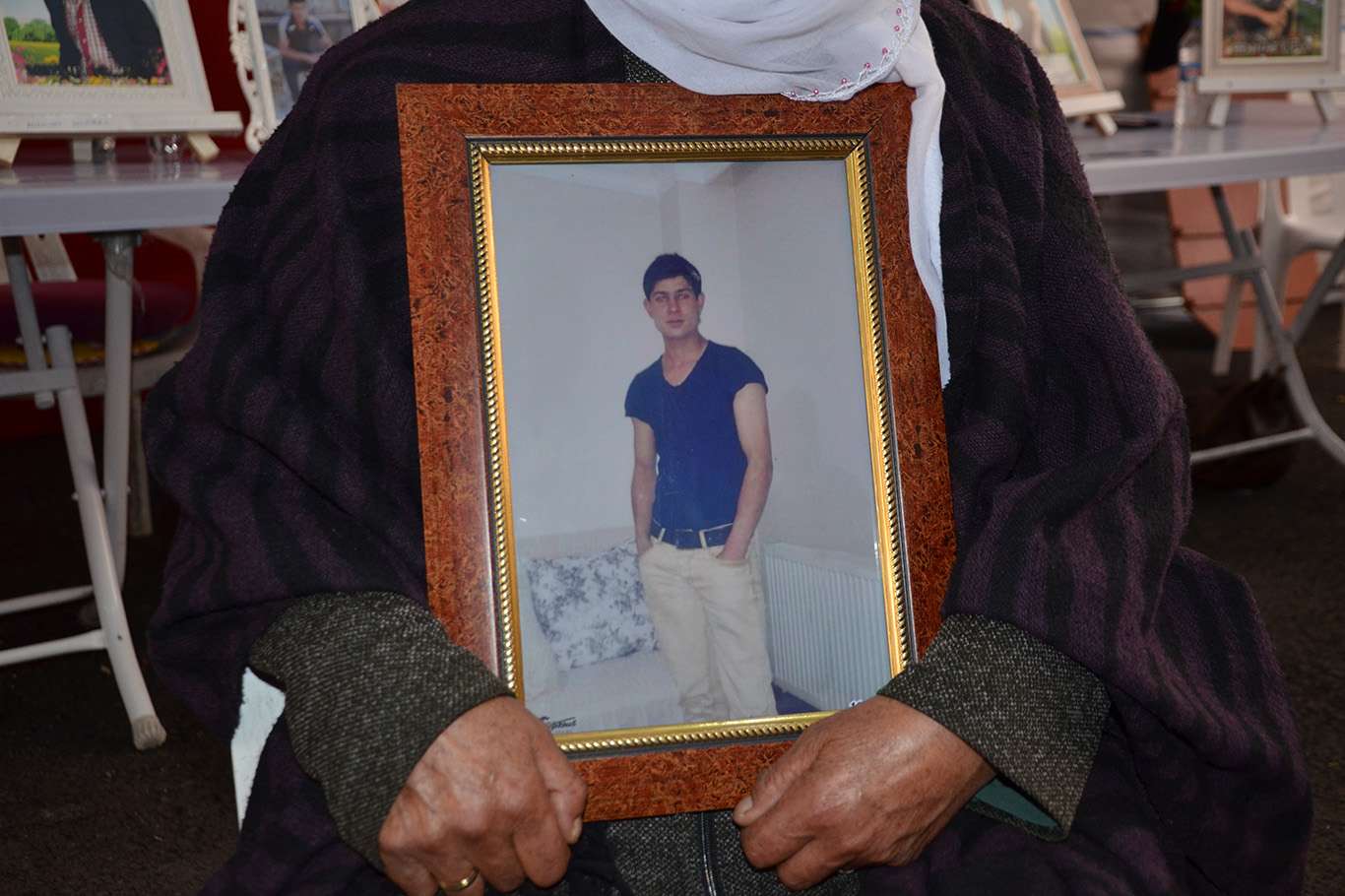 Evlat nöbetindeki ailelerin kararlı bekleyişleri sürüyor